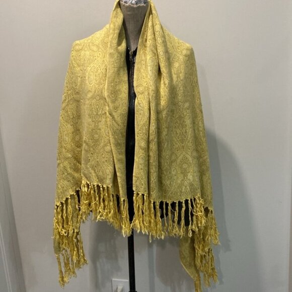 Chic Yellow Paisley Wrap - Picture 4 of 11